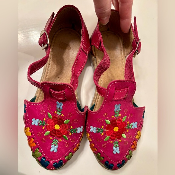 Made in Mexico Shoes - Floral Embroidered Pink Flats